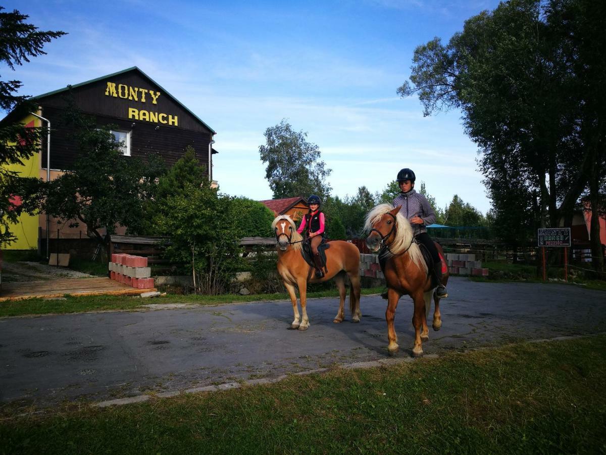 ホテル Penzion Monty Ranch Vysoke Tatry Štôla エクステリア 写真